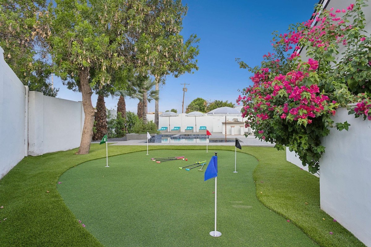 The Lounge – Resort-Style Heated Pool – Pickleball gallery image 2