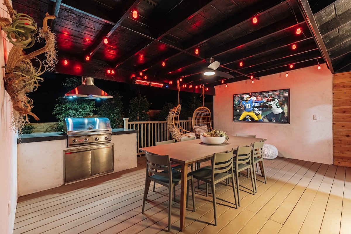 Coastal PB Gem /w Pool, Spa, Game Room, & Luxury! gallery image 4