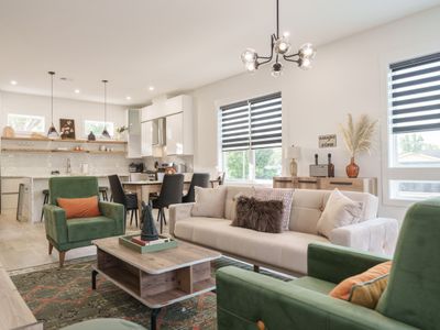 2 Bedroom – Workspace/Fast WiFi – 2 Car Garage!