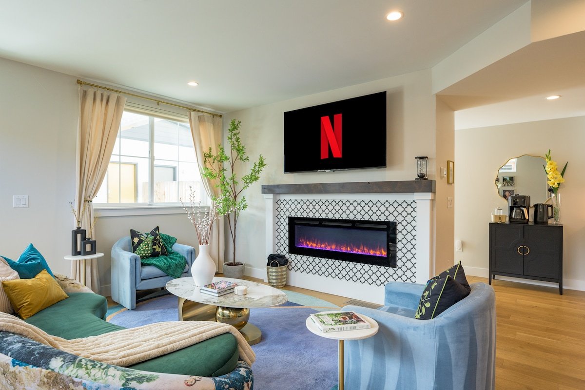 Luxury & Walkable | Movie|Game Rm HotTub | Rooftop gallery image 3