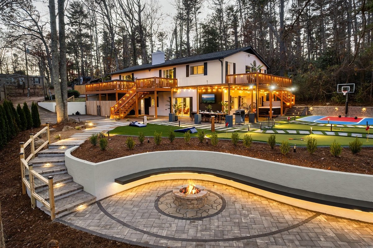 Luxe 5BR | Hot Tub, Sauna, Games & Lake Views! gallery image 5