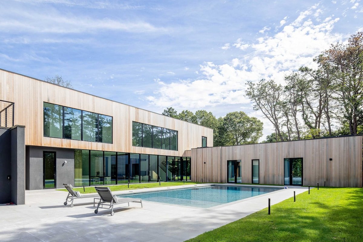 Rove Travel | Blue Jay Villa | 7BR Home with Pool