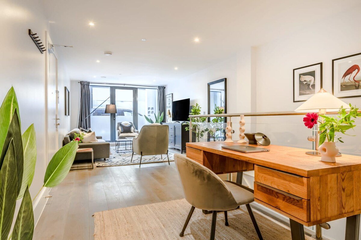 Boutique Bloomsbury Duplex with Modern Finishes gallery image 3