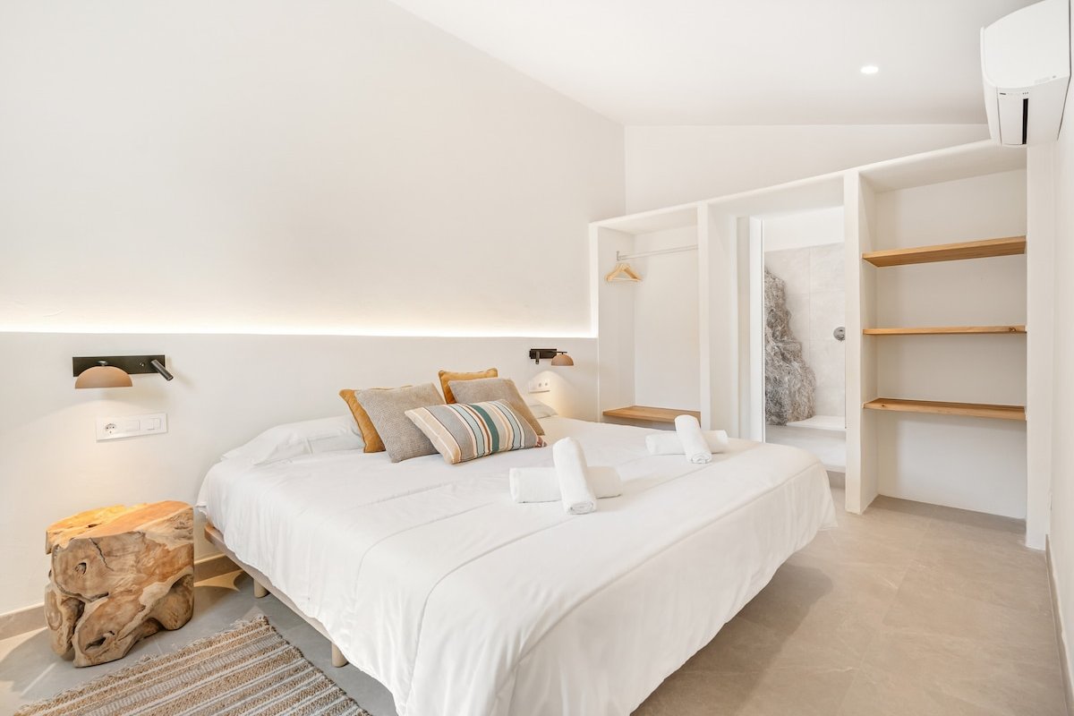 House on a cliff ❤ frontline & amazing seaview gallery image 3