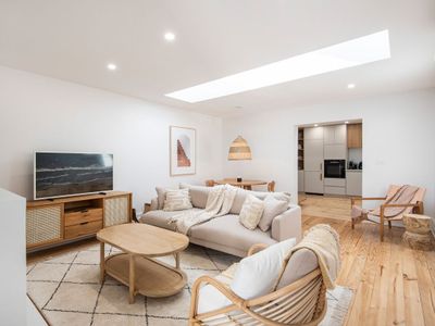 Modern Haven in Vibey Fitzroy Walk to shops