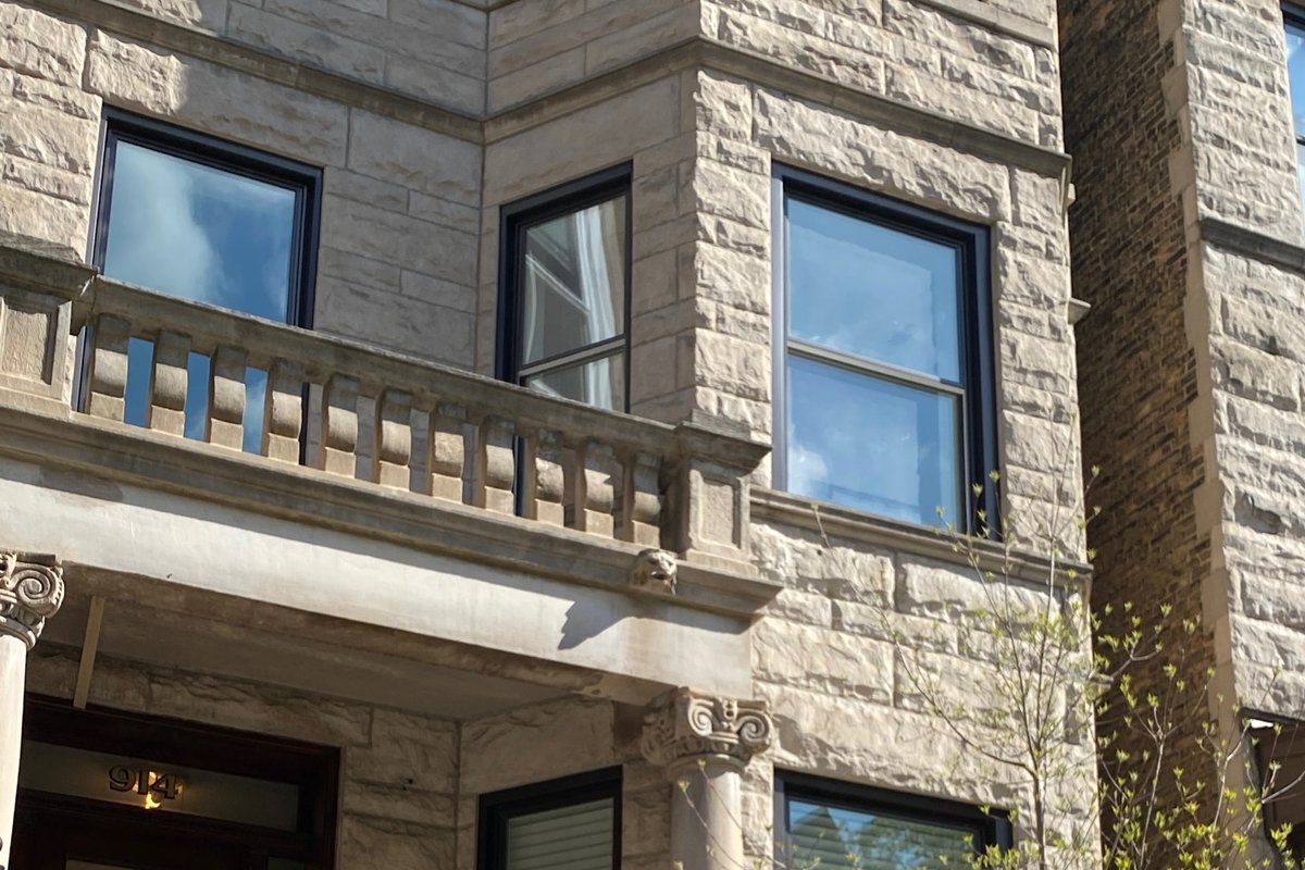 Wrigleyville Inn. Historic Greystone, Free Parking