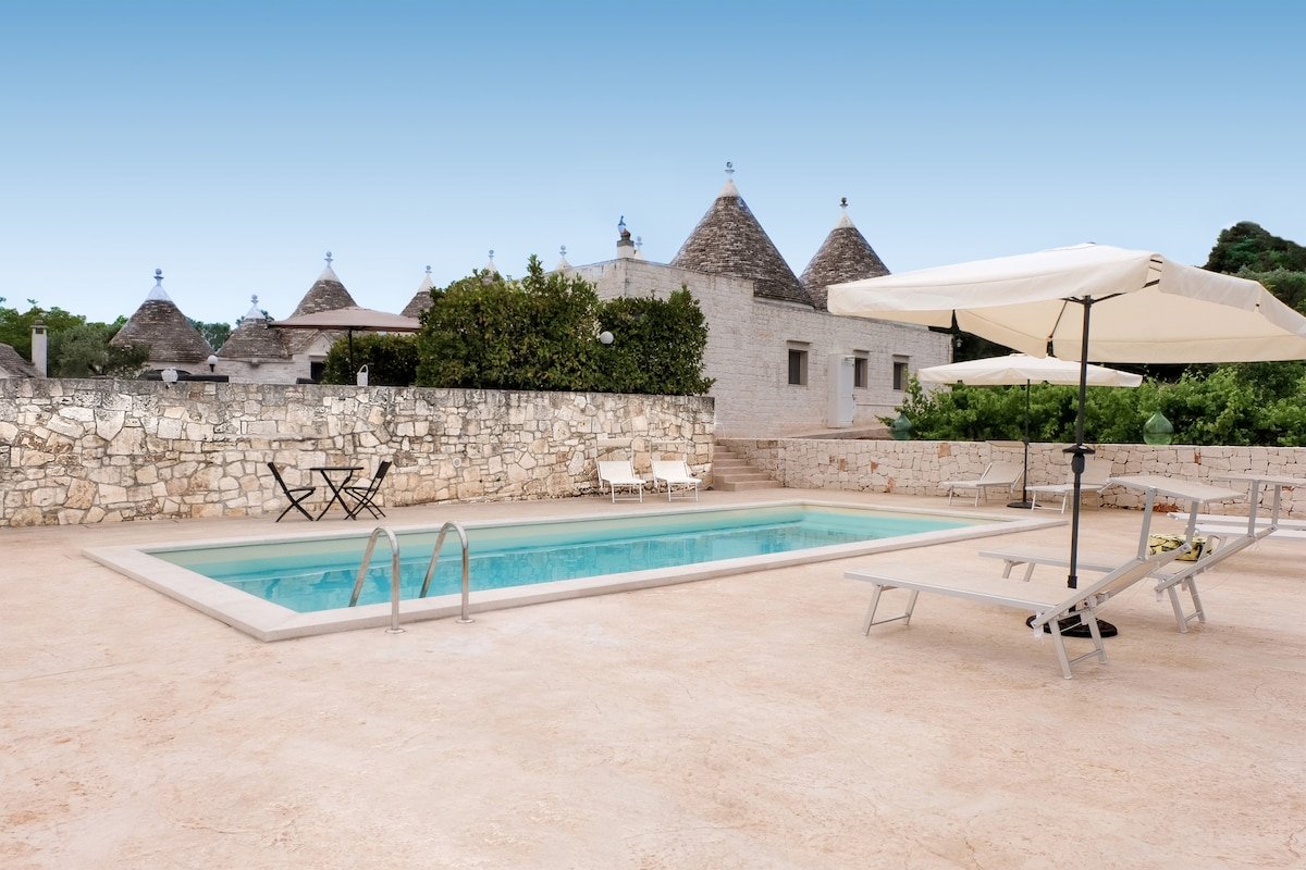 Apulia trulli with private pool for 10 people gallery image 3
