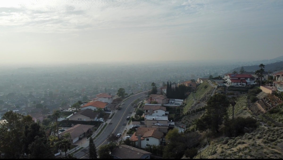 Media City Hillside House—4Bdrm, Pool, Spa & FIBER gallery image 2