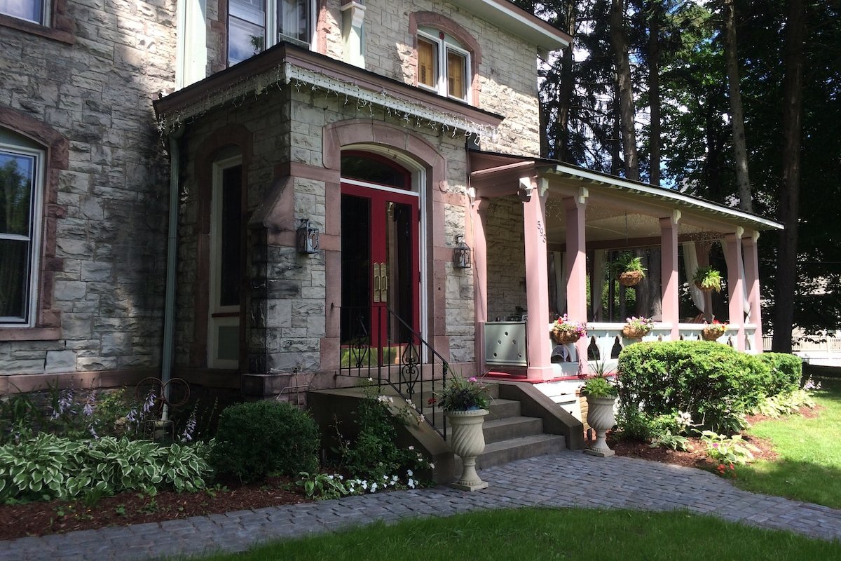 Mt Hope House: Large group historic house by UofR gallery image 3