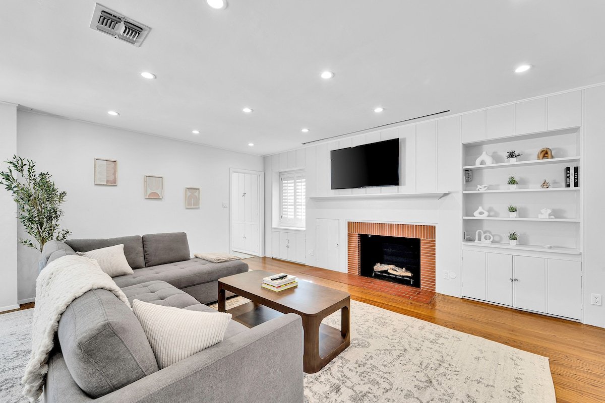 charming 3 bedroom luxury house, walk to UCLA gallery image 4