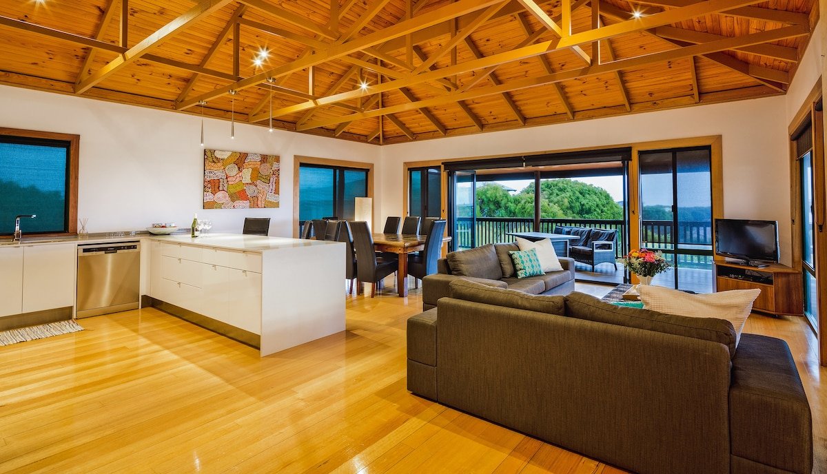 Dolphin House: Family-Friendly • Ocean Views • BBQ gallery image 3