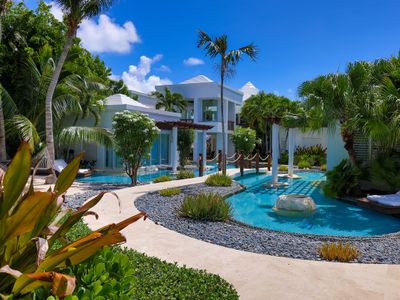 Turtle Breeze – Fully Staffed Beachfront Villa