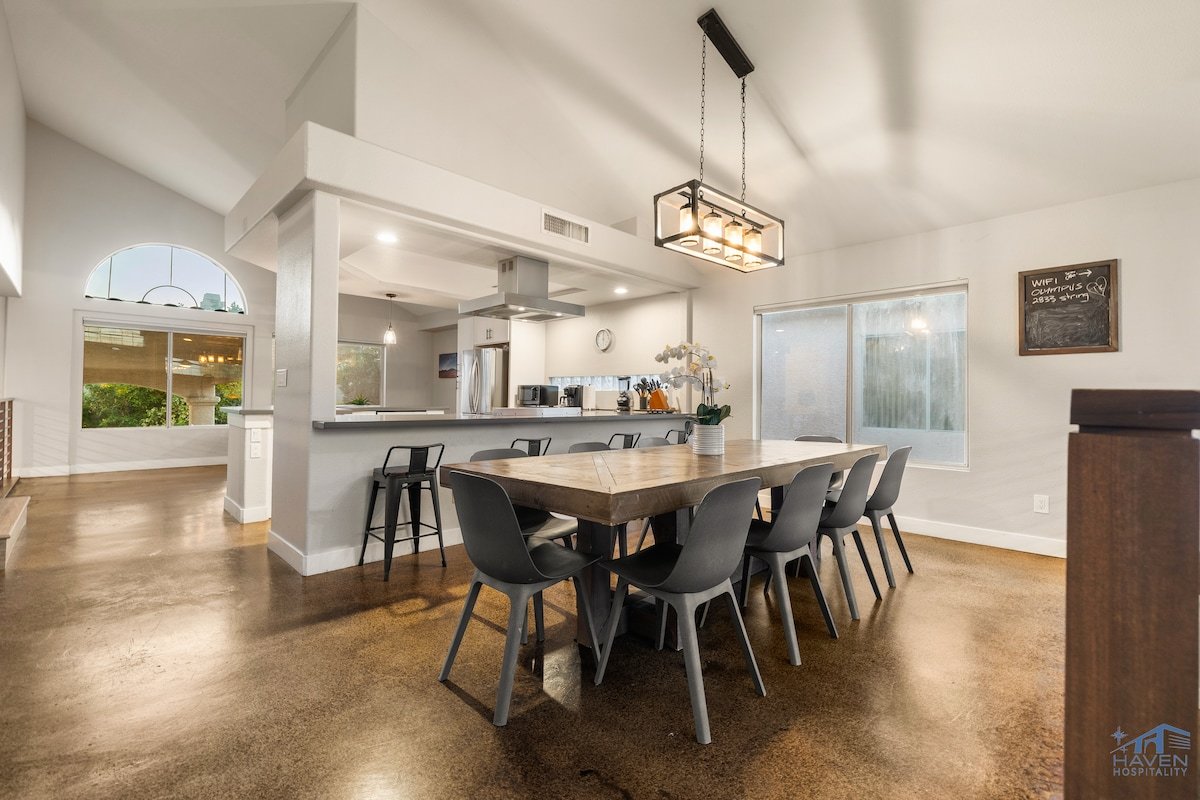 Stunning 5BR/3BA w/ Pool! Amazing Kitchen! gallery image 4