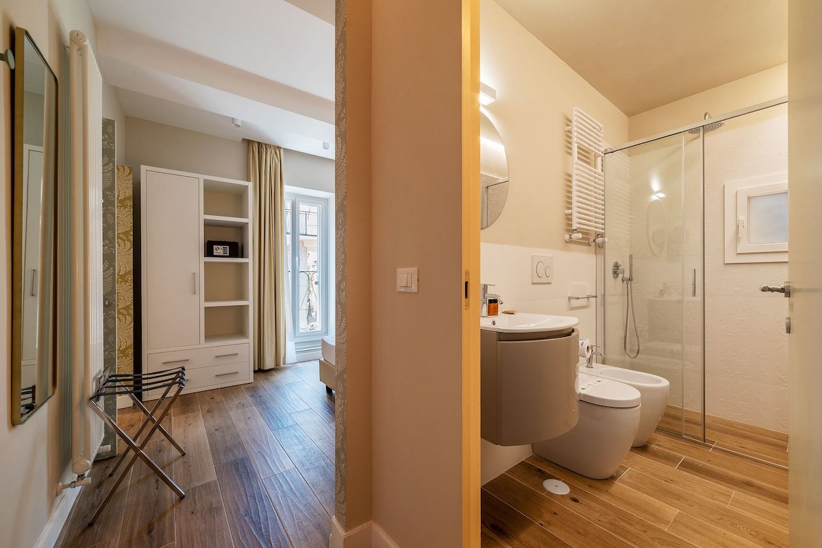 Luxury 2 beds/3 baths on Via del Corso! gallery image 5