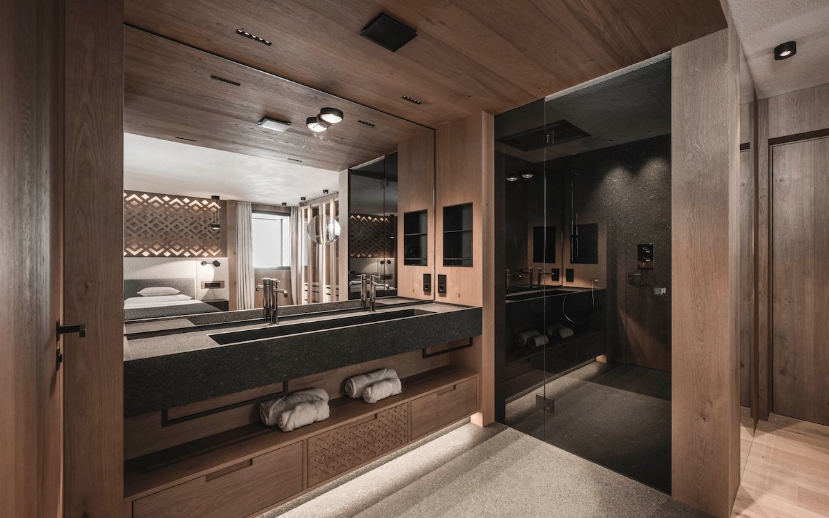 Luxury Chalet Alpurio 1300 sqm with Jacuzzi gallery image 2