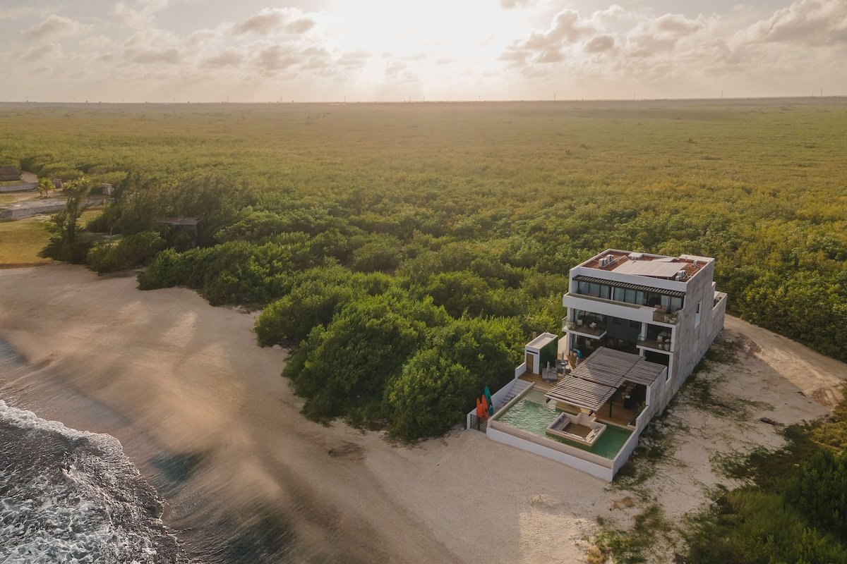 Villa Tiburón: Private Beach Oasis