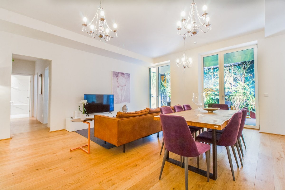 Stunning & Luxury ♛| Walk to Parliament | Balcony☀ gallery image 3