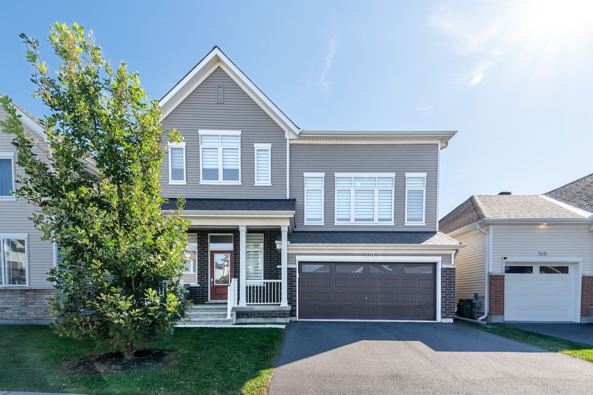 Modern 4BR • 7 Beds | Orléans | Near DT & Shops gallery image 2