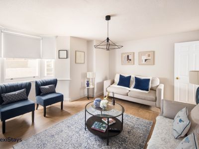 10 Mins Walk to The Oval | The Kennington Retreat