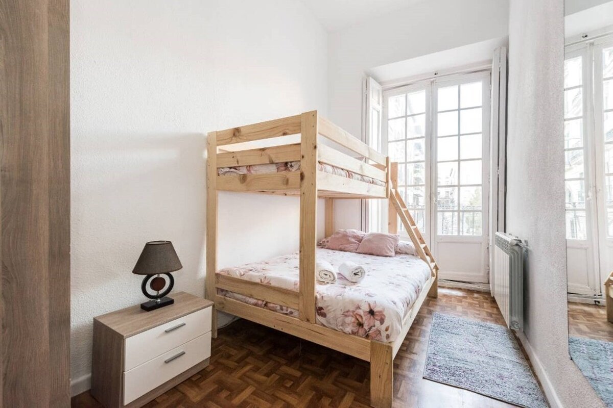 5 BEDROOMS IN THE HEART OF MADRID gallery image 3