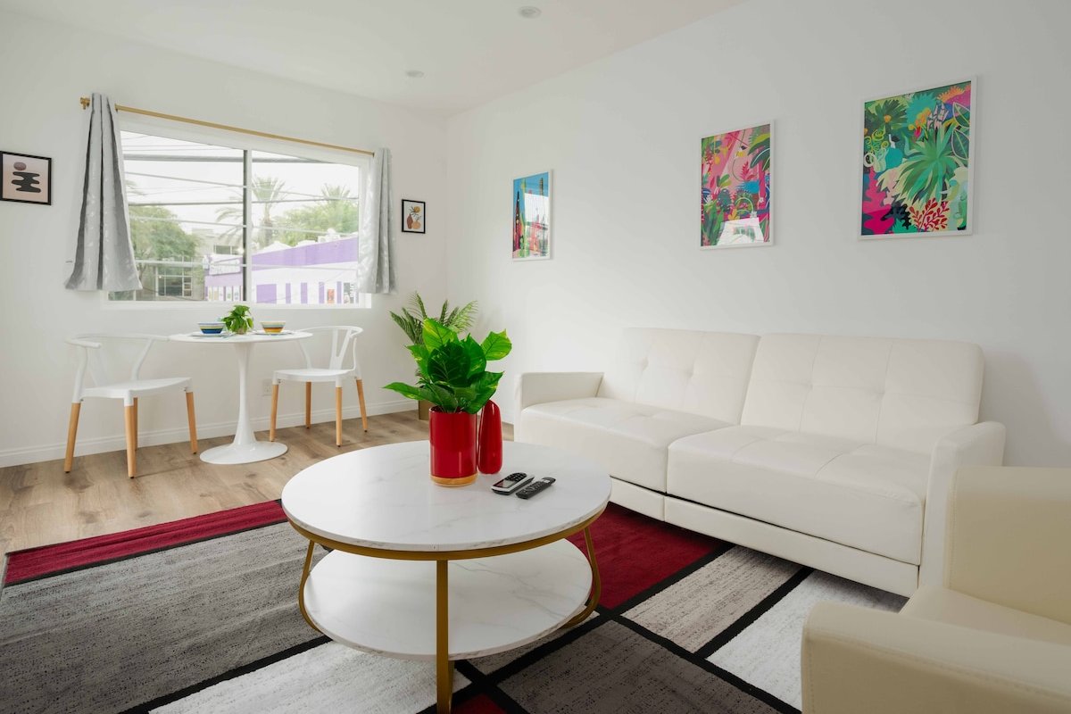 Lux Escape: 4BR/4.5BA Gem near Hollywood & Melrose gallery image 5
