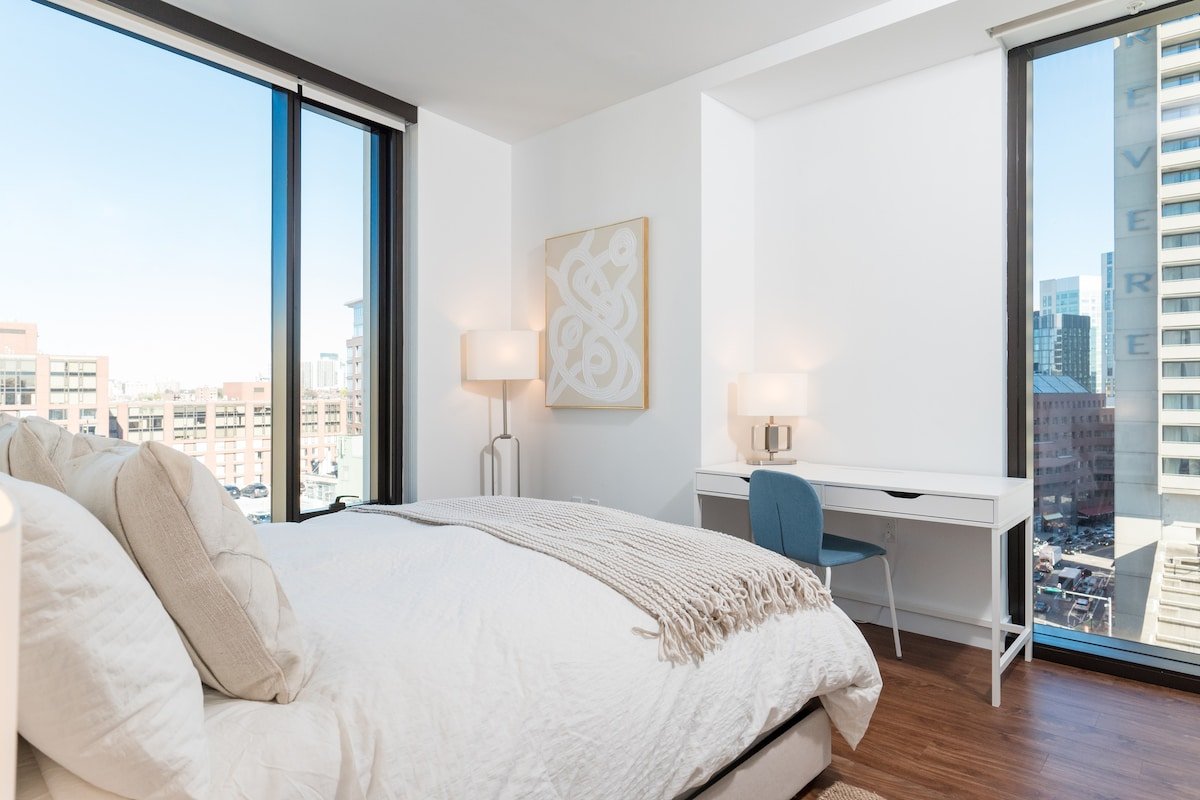 Back-Bay Central Condo w/Roof top, Gym & Parking! gallery image 5