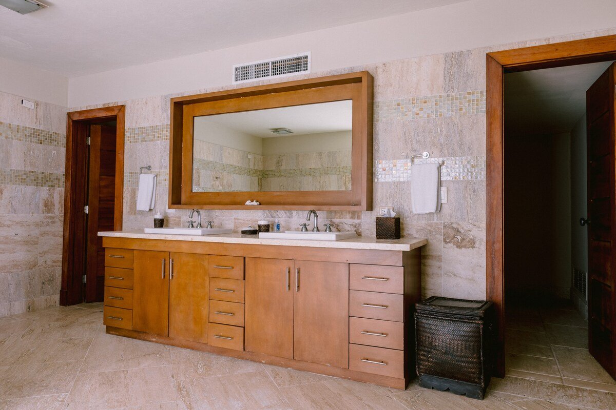 Luxury 9-BR Villa in Juanillo Private Beach gallery image 3