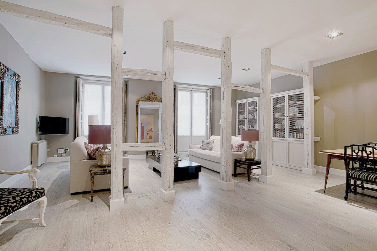 Exclusive Prado 2BD Retreat in Madrid. Huertas gallery image 5