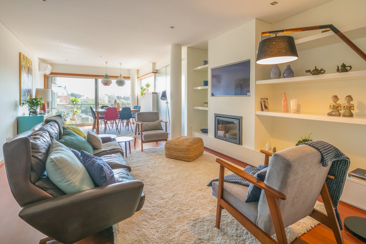 Exceptional Penthouse with Metro at the Doorstep