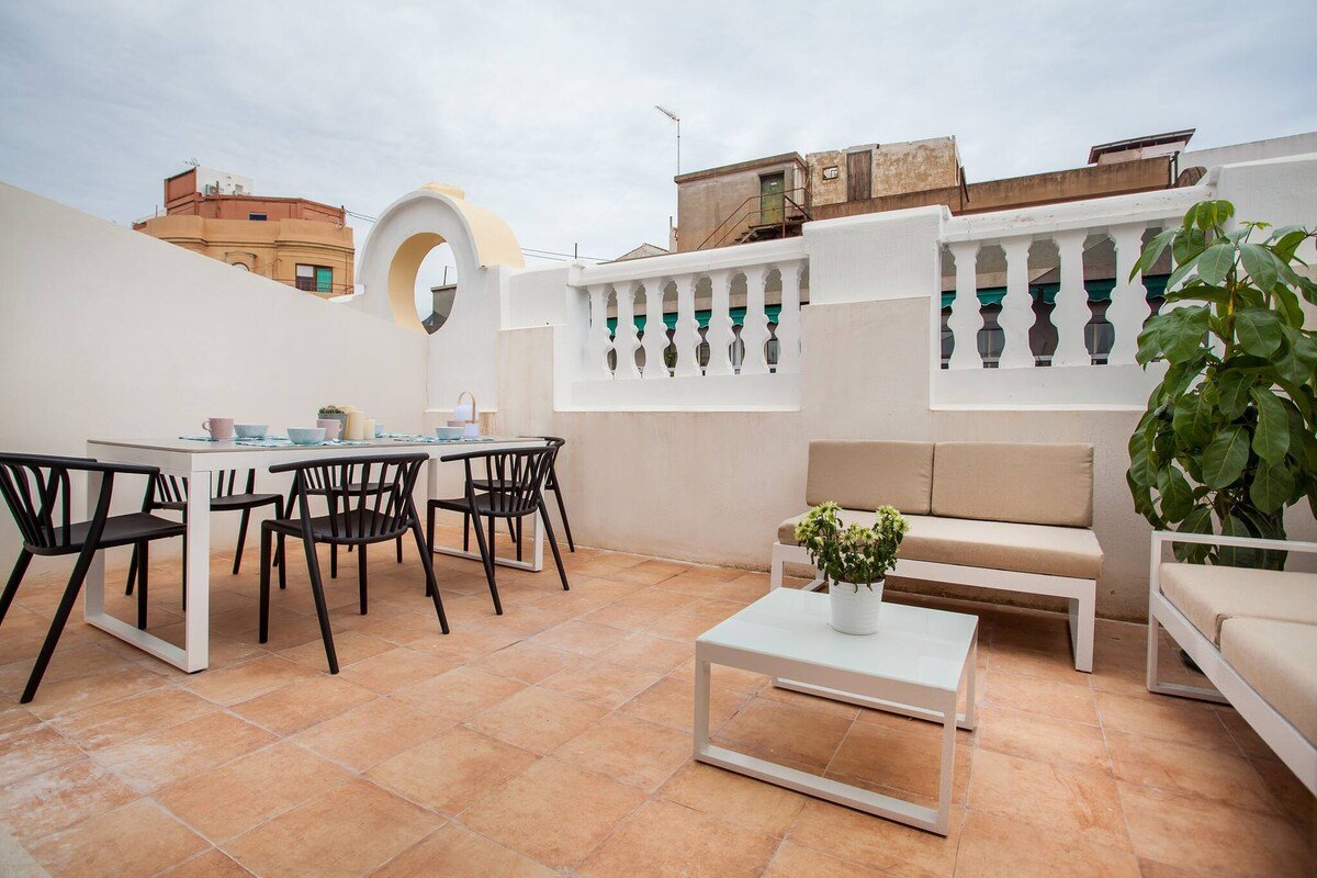 4bd Beautiful Penthouse with Terrace 3b gallery image 2