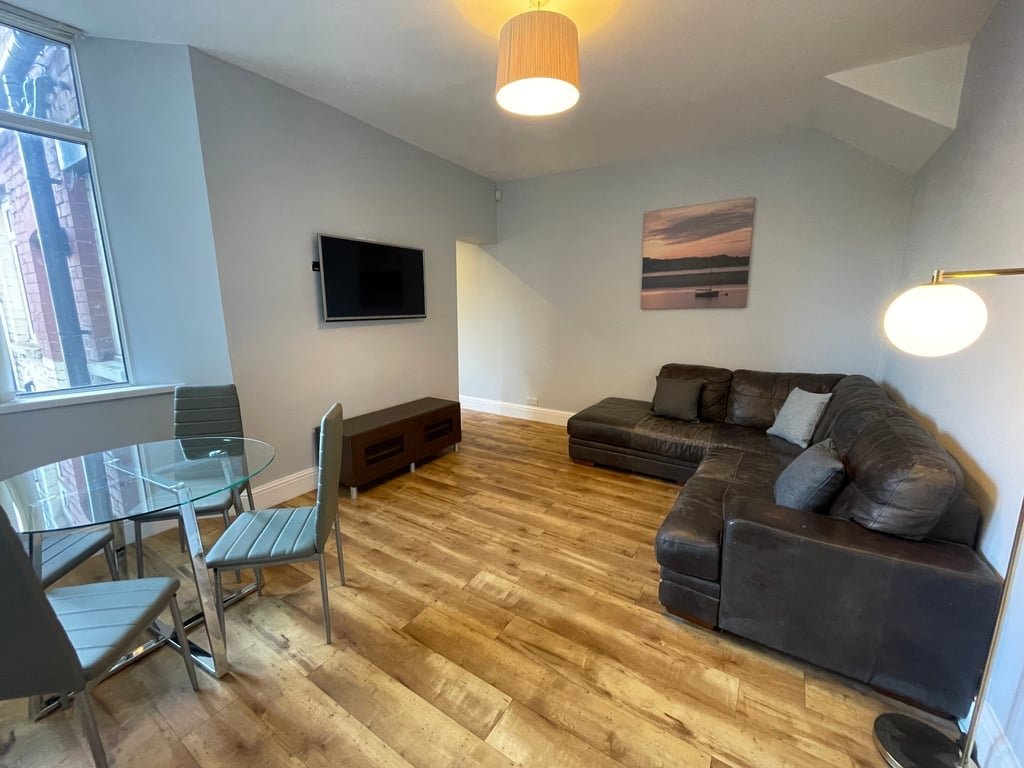 4 Luxury Ensuite Bedrooms, Games & Arcade Room gallery image 3