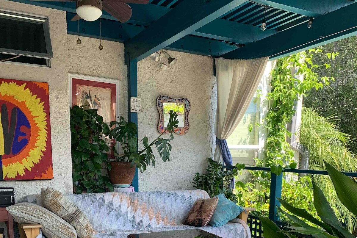 Clean Oasis/Private Pool/COUPLE OR SINGLE FAM ONLY gallery image 4