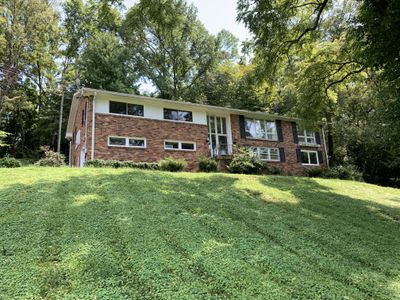 Hilltop Home – comfy, open, quick to downtown/BNA