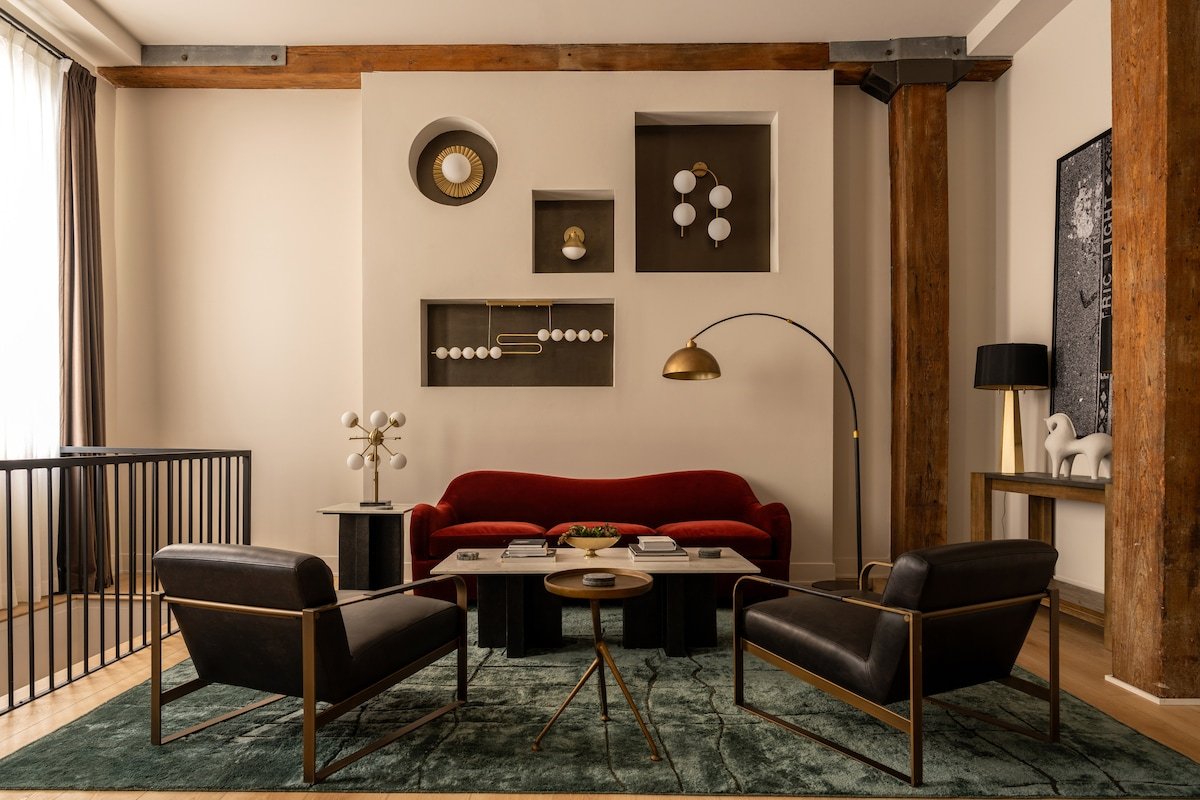 The Artisan’s Duplex – 8Bd/5.5Bth w/2 Car Parking!