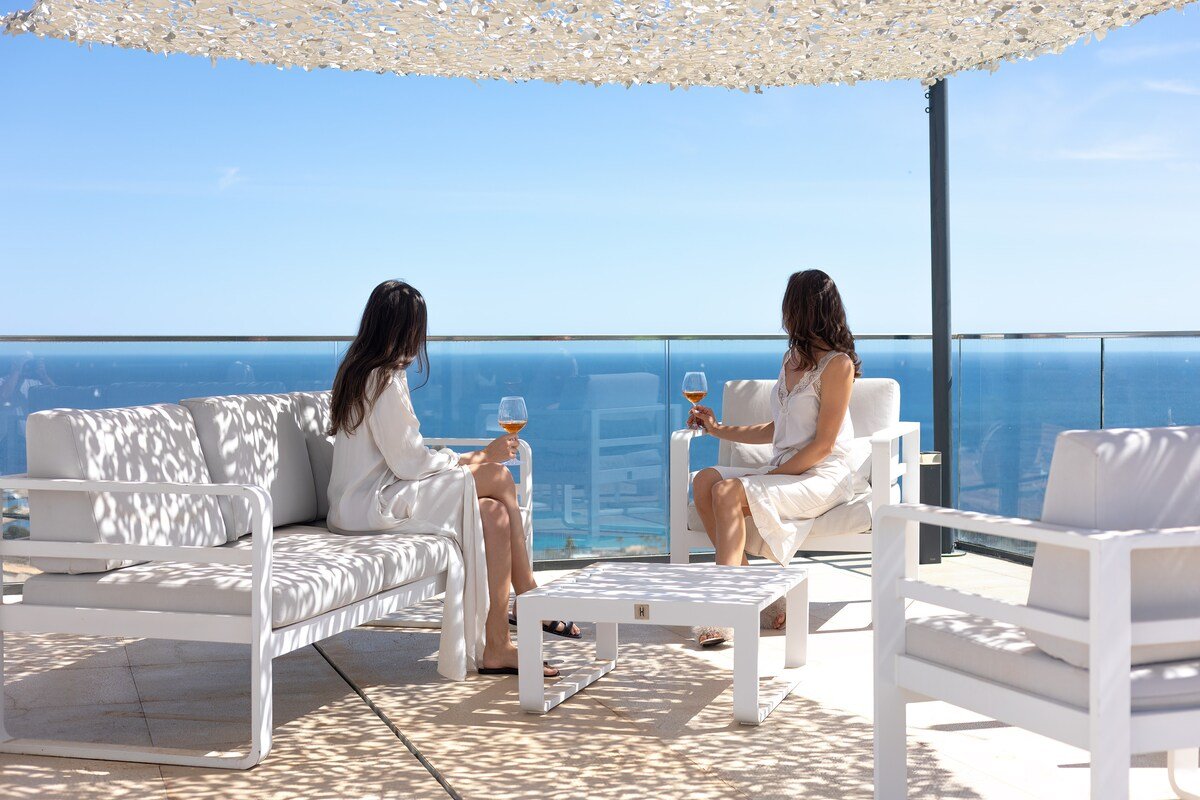 Modern Luxurious Seaview Villa gallery image 4