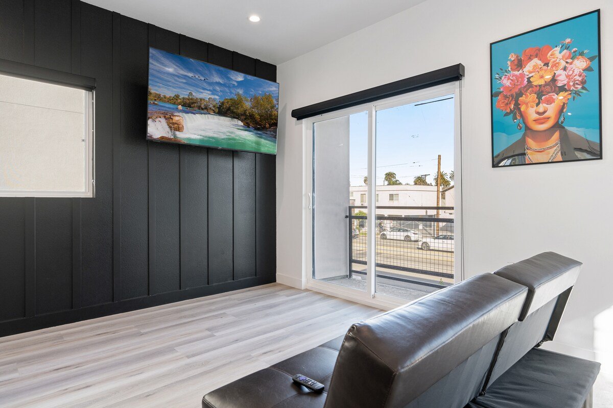 9BR Group Stay Mid City near USC gallery image 5