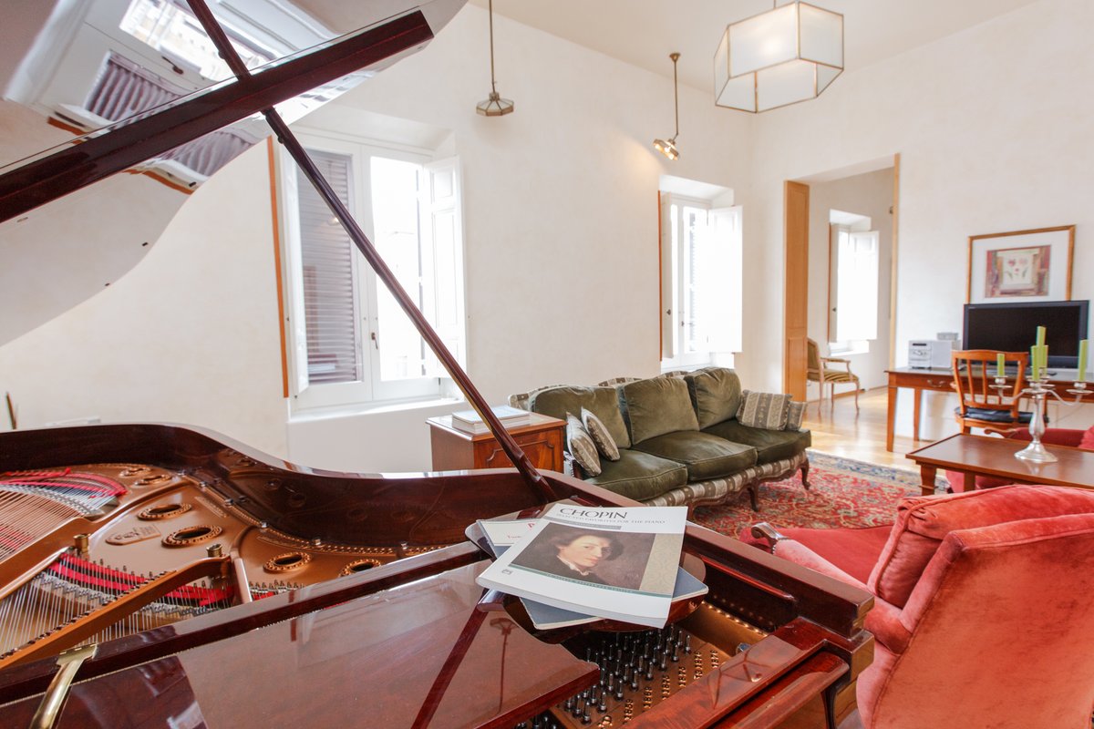 Piazza Navona: Beautiful 4BR 4 Baths, A/C, Wi-Fi