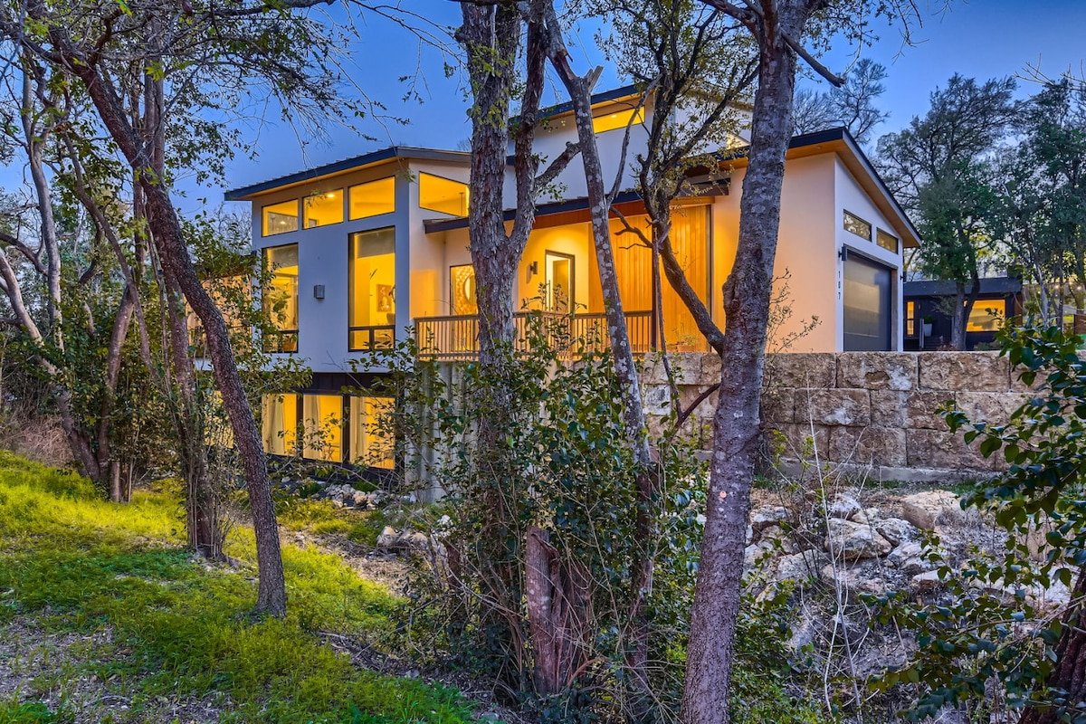 Austin’s LUX Modern Home Near Downtown & Zilker gallery image 4