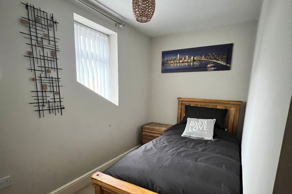 Luxurious 3 Bedroom Townhouse With Hottub & Sauna. gallery image 5