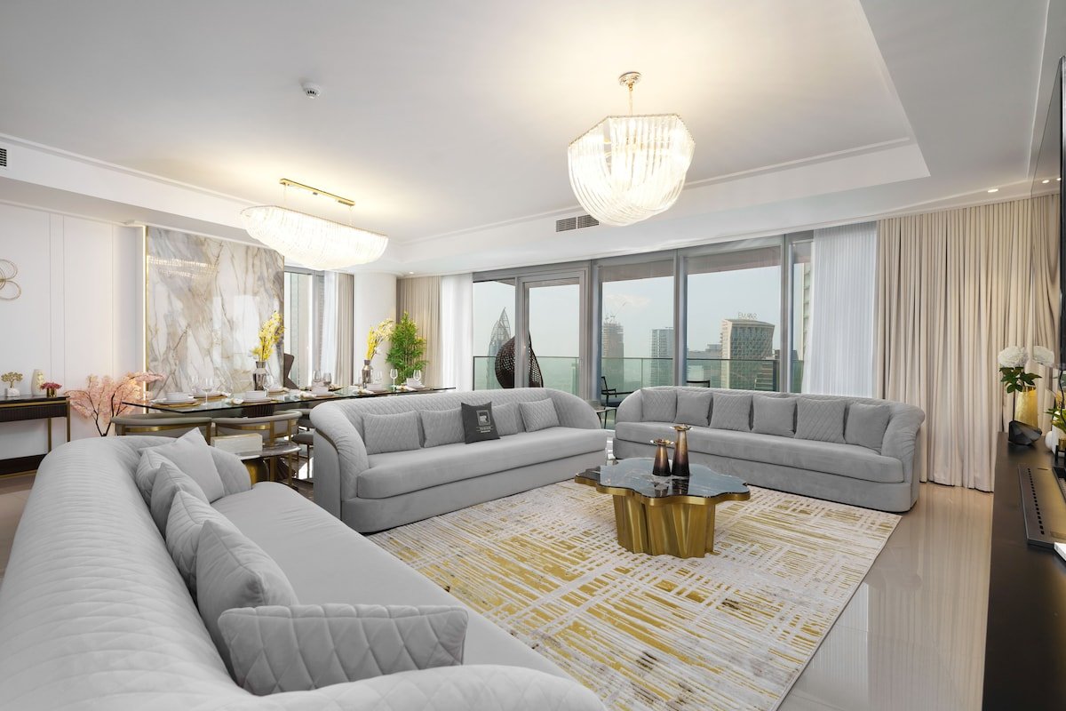 Ultra-Chic Apt w/ Burj Khalifa & Fountains Views