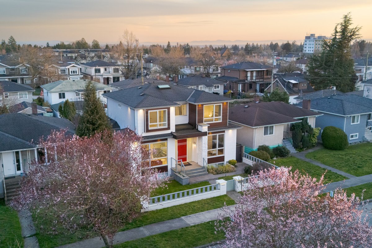 Central Luxury Home | Views & Private Cinema