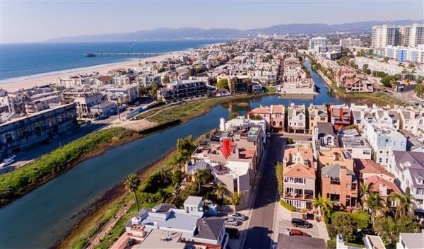 THE MADISON, Walk to Beach+Dining-5BR 4.5BA+Arcade gallery image 4