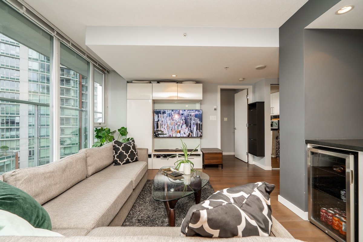 2 Level Downtown Penthouse w Private Roofdeck gallery image 4