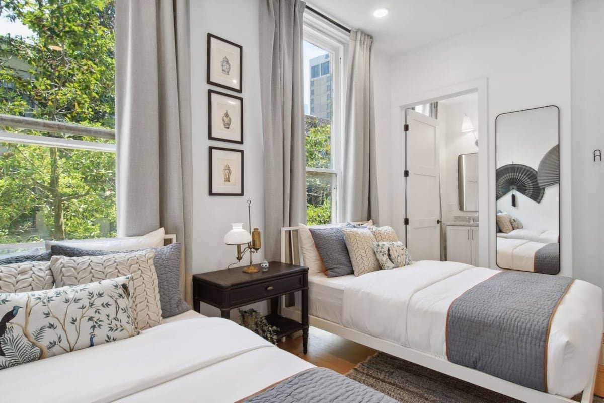 Two Luxe CBD Hotel Suites | Near French Quarter gallery image 5