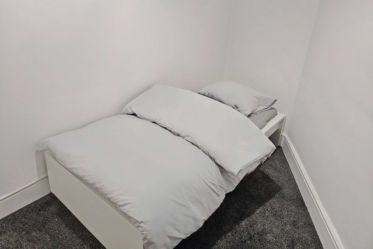 Comfy 3-Bed Home in Redfield – Near City Centre gallery image 5