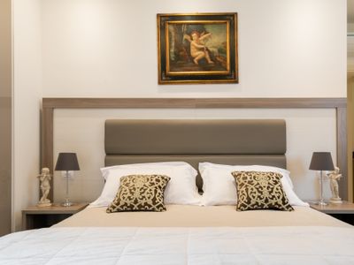 Sophisticated Ponte Vecchio Apartment with Rooftop Views