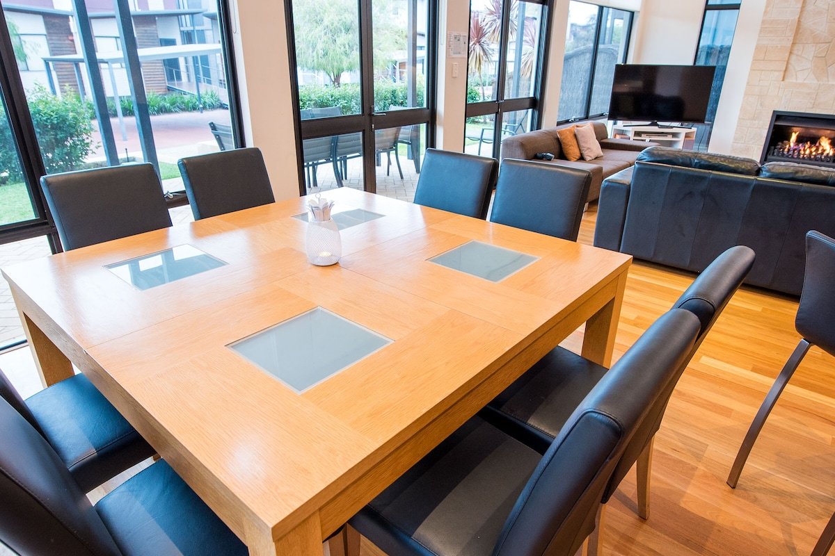 Comfortable Deluxe Resort House gallery image 5