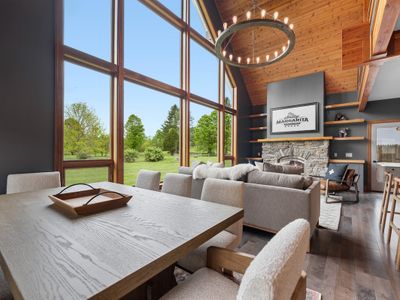 Luxury 4BR Chalet/Hot Tub, Sauna + Shuttle Access