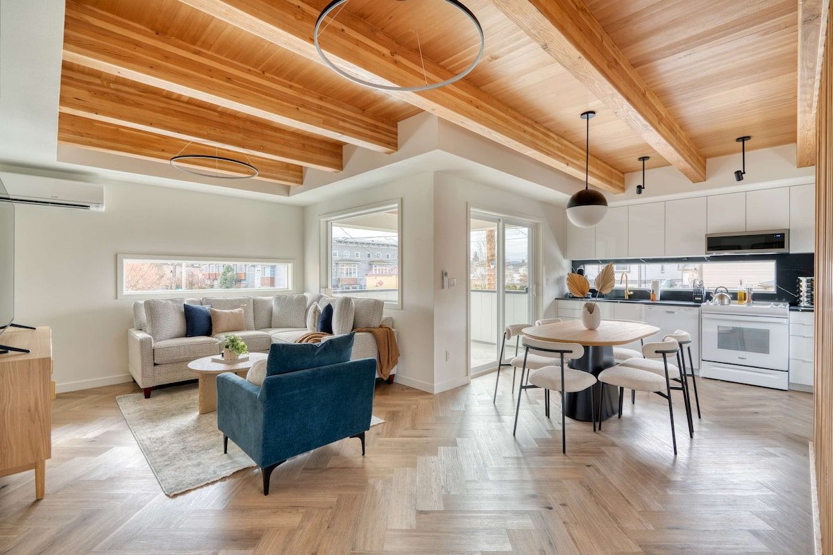 Designer Townhome in Alberta Arts + In-Law Suite gallery image 2