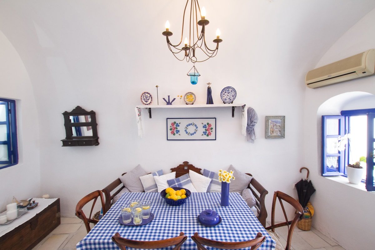 Authentic 2 Bdrm Villa with Plunge Pool & Sea View gallery image 5